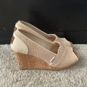 Toms wedge open toed sandals
